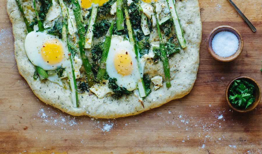 asparagus breakfast pizza