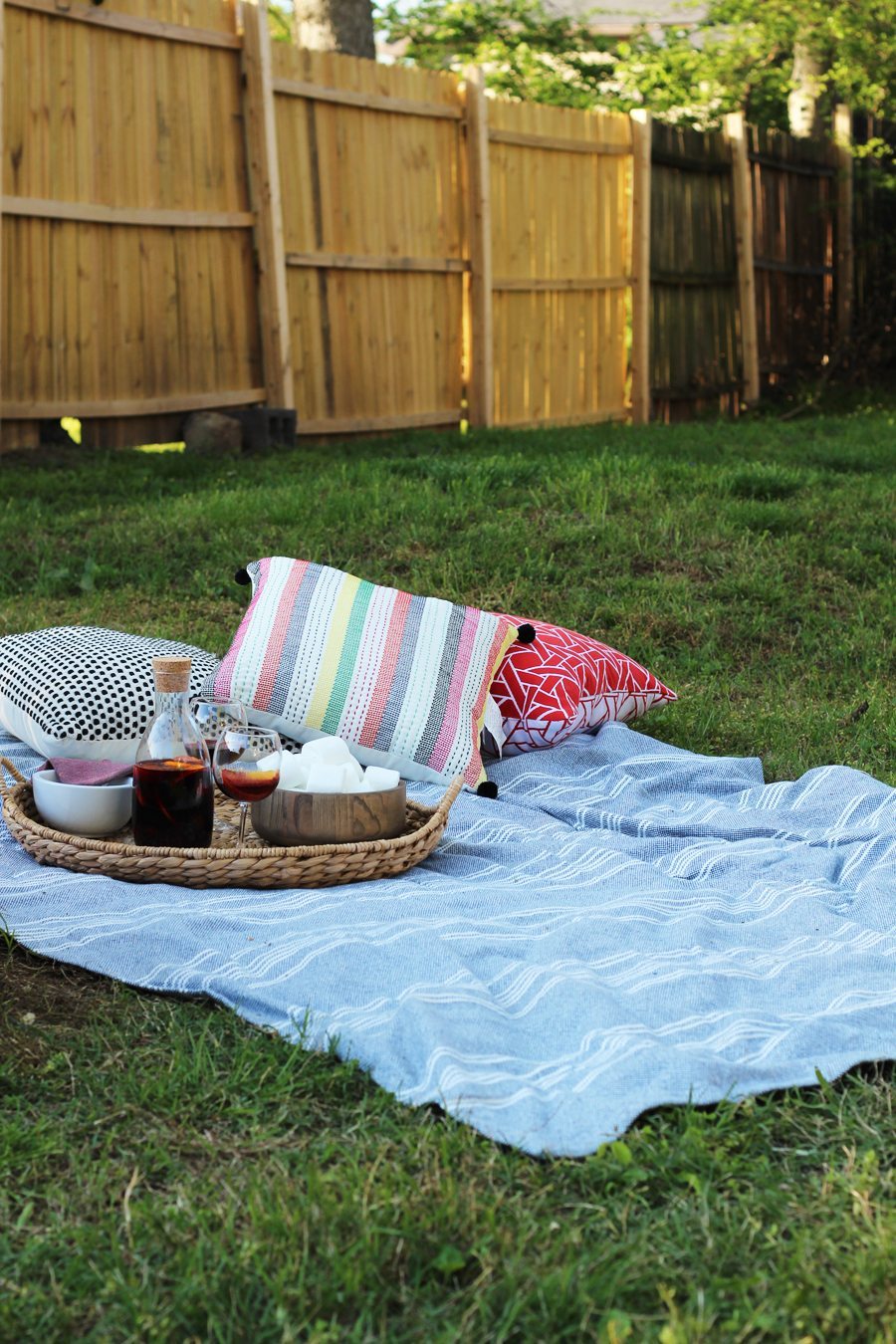 The Only 4 Things You Need for a Backyard Chill Session | DARLING