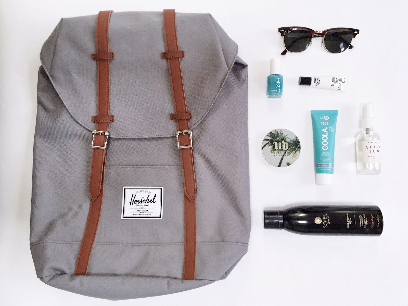 What's In My Bag Wednesdays: A Beach Trip | DARLING