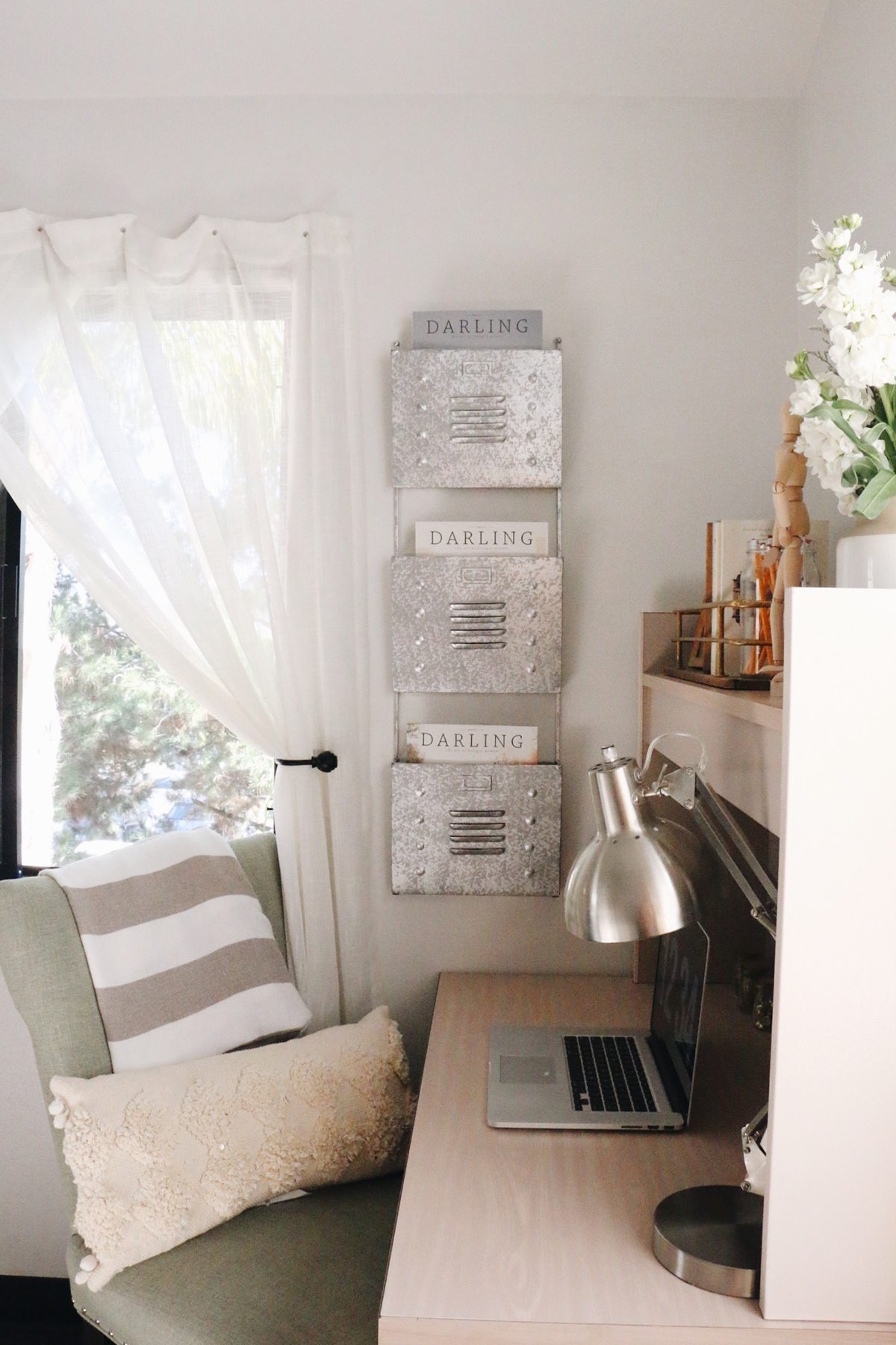 How to Style Your Dorm So That It Doesn't Feel Like a Dorm | DARLING