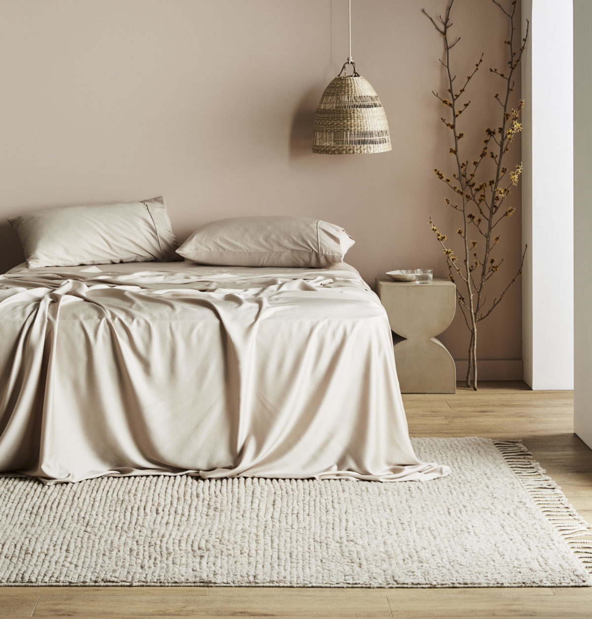 A picture of a tan duvet and sheet set